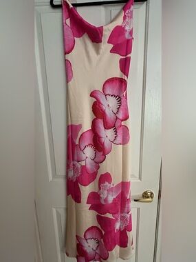 NEW GORGEOUS SUMMER DRESS